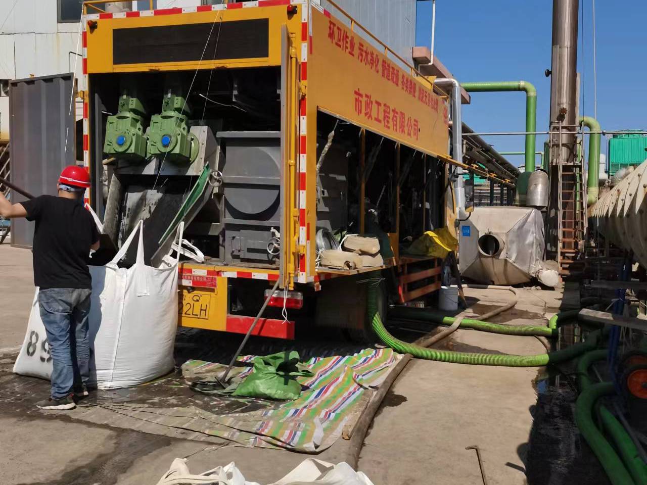 普宁淤泥压干处理